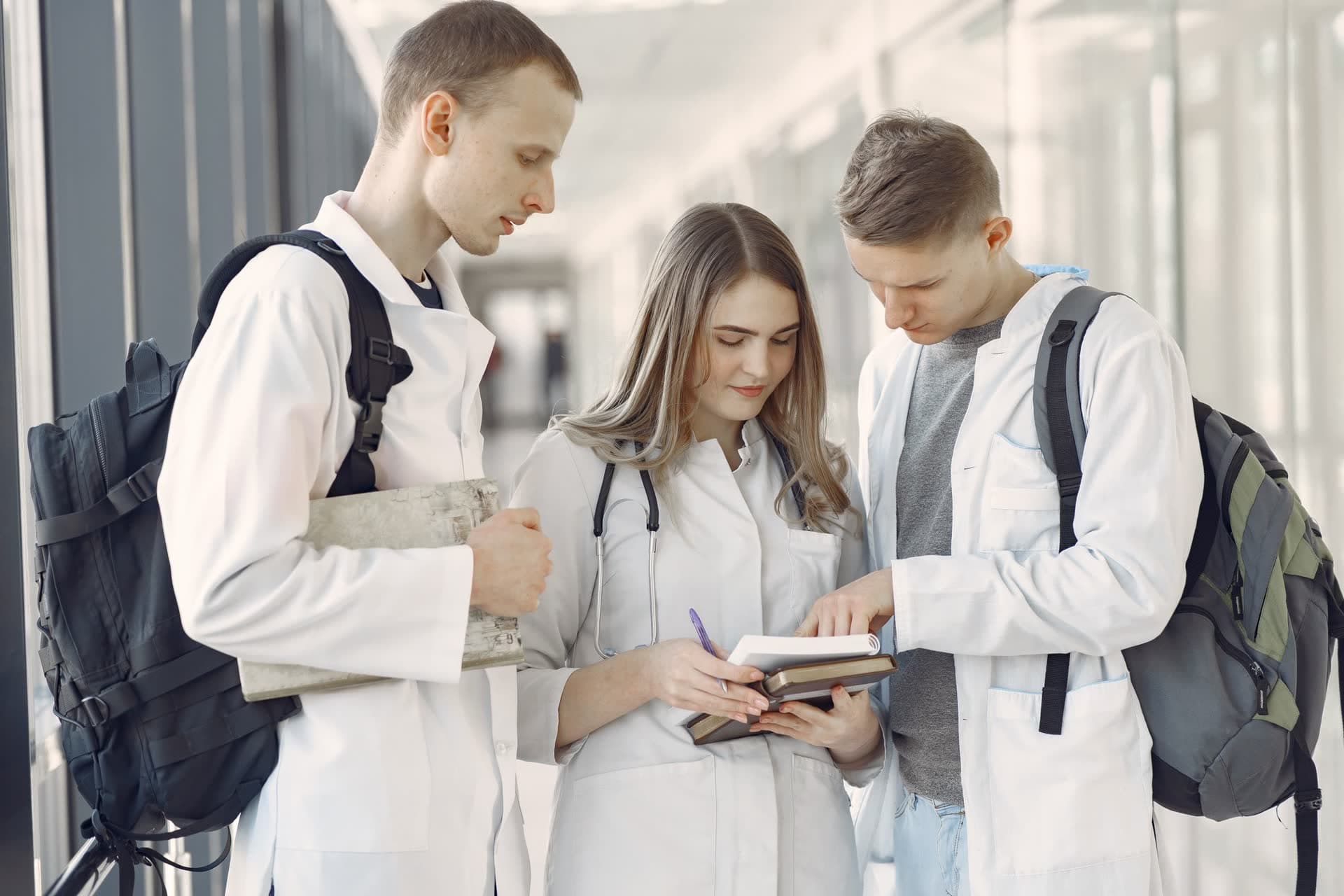 Doctor consulting through smartphone